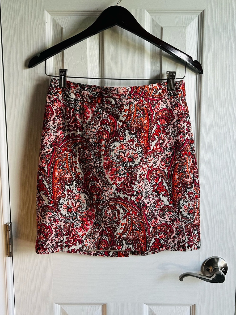 Loft petite red paisley bohemian carpet mini skirt w/ zipper down back